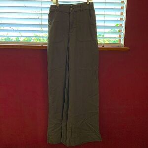 Nicole Miller Army Green 100% lyocell pants with front and back pockets